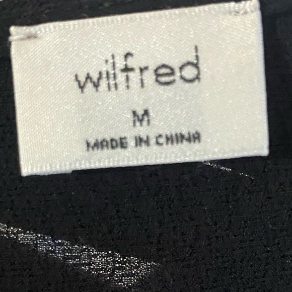 Aritzia - Wilfred Black Ruffled T-Shirt - Picture 3 of 3